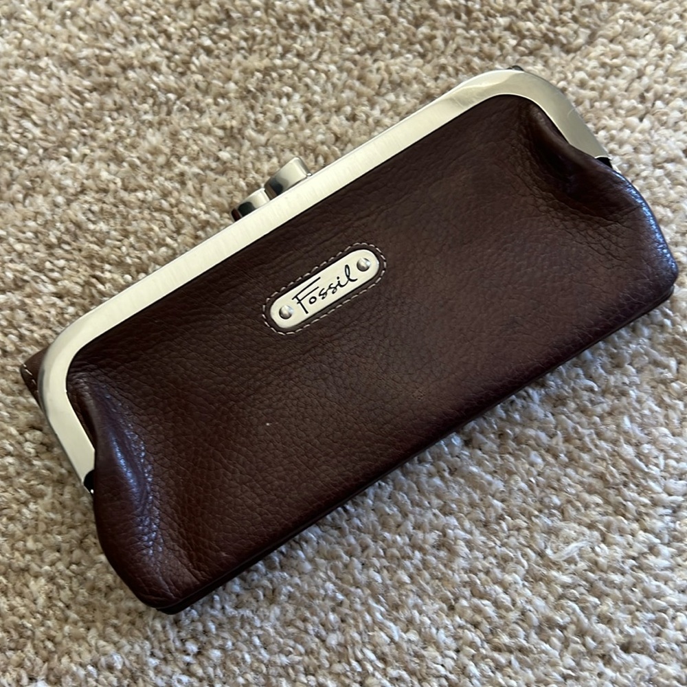Fossil Vintage Kiss Lock Wallet Clutch